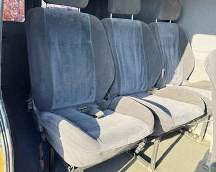 Желтый Мерседес Sprinter, объемом двигателя 2.2 л и пробегом 620 тыс. км за 6300 $, фото 42 на Automoto.ua