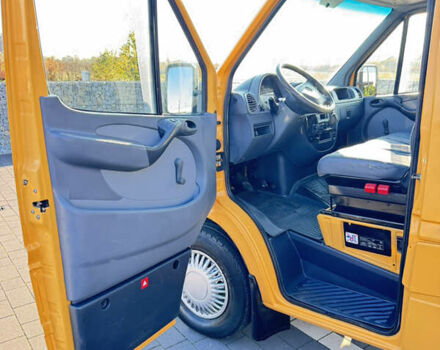 Желтый Мерседес Sprinter, объемом двигателя 2.2 л и пробегом 620 тыс. км за 6300 $, фото 49 на Automoto.ua