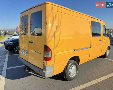 Желтый Мерседес Sprinter, объемом двигателя 2.2 л и пробегом 620 тыс. км за 6300 $, фото 64 на Automoto.ua