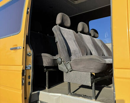 Желтый Мерседес Sprinter, объемом двигателя 2.2 л и пробегом 620 тыс. км за 6300 $, фото 40 на Automoto.ua