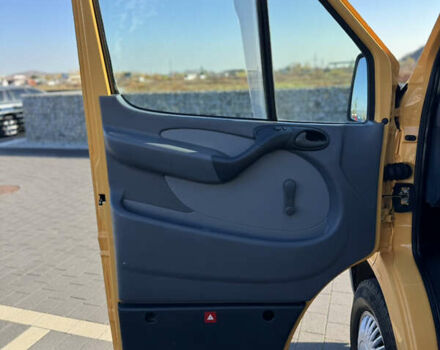 Желтый Мерседес Sprinter, объемом двигателя 2.2 л и пробегом 620 тыс. км за 6300 $, фото 53 на Automoto.ua