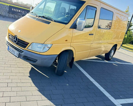Желтый Мерседес Sprinter, объемом двигателя 2.2 л и пробегом 620 тыс. км за 6300 $, фото 15 на Automoto.ua