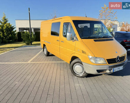 Желтый Мерседес Sprinter, объемом двигателя 2.2 л и пробегом 620 тыс. км за 6300 $, фото 19 на Automoto.ua