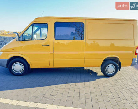 Желтый Мерседес Sprinter, объемом двигателя 2.2 л и пробегом 620 тыс. км за 6300 $, фото 10 на Automoto.ua