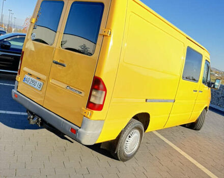 Желтый Мерседес Sprinter, объемом двигателя 2.2 л и пробегом 620 тыс. км за 6300 $, фото 17 на Automoto.ua