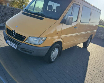 Желтый Мерседес Sprinter, объемом двигателя 2.2 л и пробегом 620 тыс. км за 6300 $, фото 12 на Automoto.ua