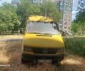 Желтый Мерседес Sprinter, объемом двигателя 2.3 л и пробегом 300 тыс. км за 5000 $, фото 1 на Automoto.ua