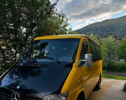 Желтый Мерседес Sprinter, объемом двигателя 2.7 л и пробегом 300 тыс. км за 5500 $, фото 2 на Automoto.ua