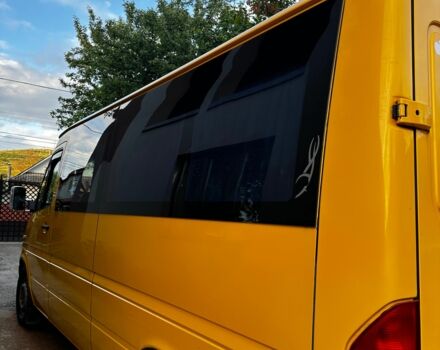 Желтый Мерседес Sprinter, объемом двигателя 2.7 л и пробегом 300 тыс. км за 5500 $, фото 3 на Automoto.ua
