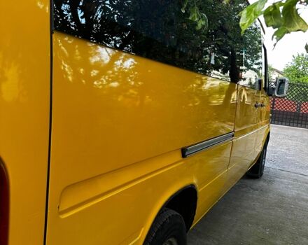 Желтый Мерседес Sprinter, объемом двигателя 2.7 л и пробегом 300 тыс. км за 5500 $, фото 4 на Automoto.ua