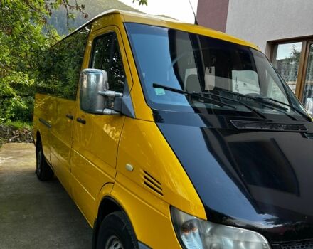 Желтый Мерседес Sprinter, объемом двигателя 2.7 л и пробегом 300 тыс. км за 5500 $, фото 1 на Automoto.ua