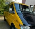 Желтый Мерседес Sprinter, объемом двигателя 2.7 л и пробегом 300 тыс. км за 5500 $, фото 1 на Automoto.ua
