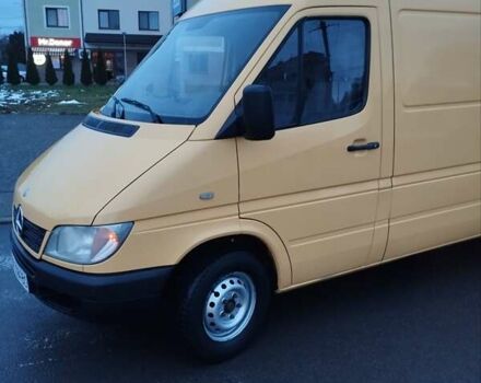 Желтый Мерседес Sprinter, объемом двигателя 2.2 л и пробегом 416 тыс. км за 9000 $, фото 5 на Automoto.ua
