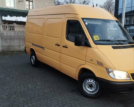 Желтый Мерседес Sprinter, объемом двигателя 2.2 л и пробегом 416 тыс. км за 9000 $, фото 1 на Automoto.ua