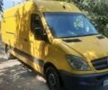 Желтый Мерседес Sprinter, объемом двигателя 2.2 л и пробегом 490 тыс. км за 11300 $, фото 6 на Automoto.ua