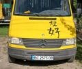 Желтый Мерседес Sprinter, объемом двигателя 2.3 л и пробегом 455 тыс. км за 6700 $, фото 1 на Automoto.ua