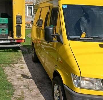 Желтый Мерседес Sprinter, объемом двигателя 2.3 л и пробегом 455 тыс. км за 6700 $, фото 2 на Automoto.ua
