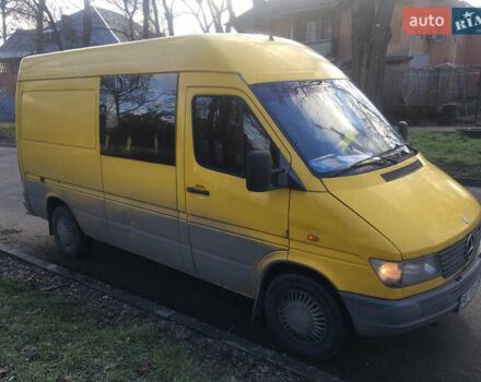 Желтый Мерседес Sprinter, объемом двигателя 2.3 л и пробегом 593 тыс. км за 6000 $, фото 1 на Automoto.ua