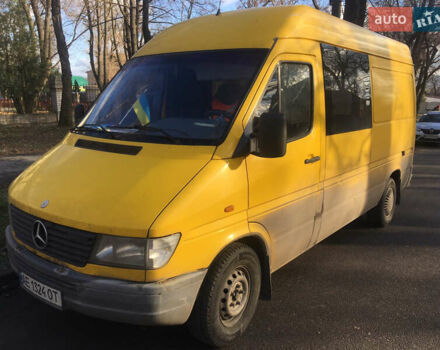 Желтый Мерседес Sprinter, объемом двигателя 2.3 л и пробегом 593 тыс. км за 6000 $, фото 2 на Automoto.ua
