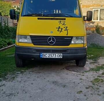 Желтый Мерседес Sprinter, объемом двигателя 2.3 л и пробегом 455 тыс. км за 6700 $, фото 12 на Automoto.ua