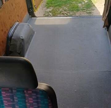 Желтый Мерседес Sprinter, объемом двигателя 2.3 л и пробегом 455 тыс. км за 6700 $, фото 10 на Automoto.ua
