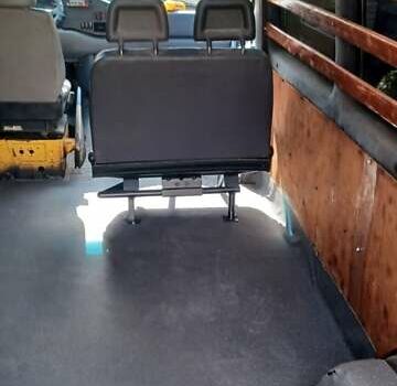 Желтый Мерседес Sprinter, объемом двигателя 2.3 л и пробегом 455 тыс. км за 6700 $, фото 8 на Automoto.ua