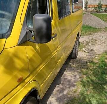 Желтый Мерседес Sprinter, объемом двигателя 2.3 л и пробегом 455 тыс. км за 6700 $, фото 3 на Automoto.ua