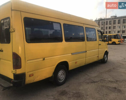 Желтый Мерседес Sprinter, объемом двигателя 2.9 л и пробегом 350 тыс. км за 5000 $, фото 1 на Automoto.ua