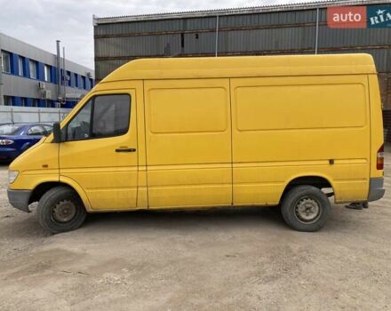 Желтый Мерседес Sprinter, объемом двигателя 2.9 л и пробегом 495 тыс. км за 7000 $, фото 5 на Automoto.ua