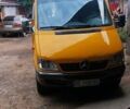Желтый Мерседес Sprinter, объемом двигателя 2.2 л и пробегом 300 тыс. км за 15000 $, фото 1 на Automoto.ua