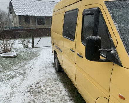 Желтый Мерседес Sprinter, объемом двигателя 2.15 л и пробегом 433 тыс. км за 7500 $, фото 23 на Automoto.ua