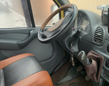 Желтый Мерседес Sprinter, объемом двигателя 2.15 л и пробегом 433 тыс. км за 7500 $, фото 9 на Automoto.ua