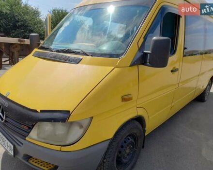 Желтый Мерседес Sprinter, объемом двигателя 2.2 л и пробегом 827 тыс. км за 4900 $, фото 4 на Automoto.ua