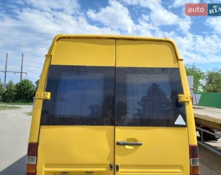 Желтый Мерседес Sprinter, объемом двигателя 2.2 л и пробегом 827 тыс. км за 4900 $, фото 2 на Automoto.ua