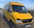 Желтый Мерседес Sprinter, объемом двигателя 2.15 л и пробегом 582 тыс. км за 8500 $, фото 1 на Automoto.ua