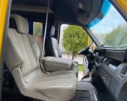 Желтый Мерседес Sprinter, объемом двигателя 2.2 л и пробегом 700 тыс. км за 10500 $, фото 2 на Automoto.ua