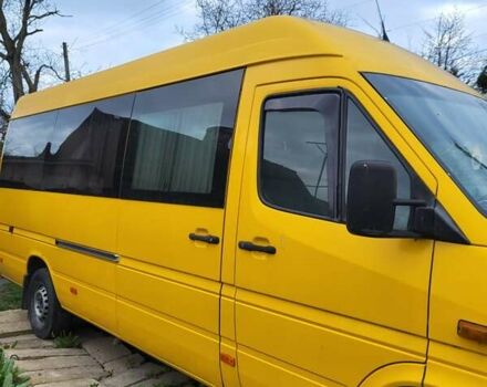 Желтый Мерседес Sprinter, объемом двигателя 2.15 л и пробегом 600 тыс. км за 10700 $, фото 3 на Automoto.ua
