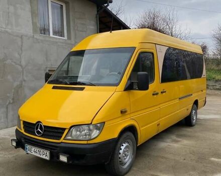 Желтый Мерседес Sprinter, объемом двигателя 2.2 л и пробегом 700 тыс. км за 10500 $, фото 8 на Automoto.ua
