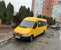 Желтый Мерседес Sprinter, объемом двигателя 2.2 л и пробегом 300 тыс. км за 9900 $, фото 1 на Automoto.ua