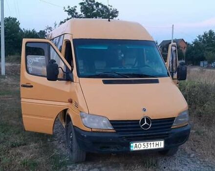 Желтый Мерседес Sprinter, объемом двигателя 2.1 л и пробегом 650 тыс. км за 7100 $, фото 1 на Automoto.ua