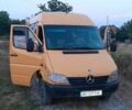 Желтый Мерседес Sprinter, объемом двигателя 2.1 л и пробегом 650 тыс. км за 7100 $, фото 1 на Automoto.ua