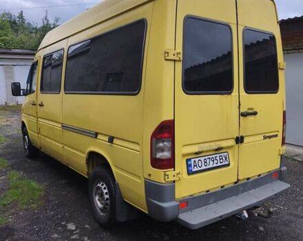 Желтый Мерседес Sprinter, объемом двигателя 2.2 л и пробегом 379 тыс. км за 8000 $, фото 2 на Automoto.ua