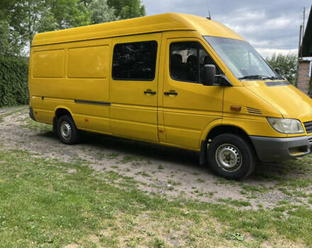 Желтый Мерседес Sprinter, объемом двигателя 2.15 л и пробегом 490 тыс. км за 9500 $, фото 1 на Automoto.ua