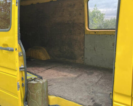 Желтый Мерседес Sprinter, объемом двигателя 2.15 л и пробегом 490 тыс. км за 9500 $, фото 15 на Automoto.ua