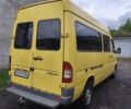 Желтый Мерседес Sprinter, объемом двигателя 2.2 л и пробегом 379 тыс. км за 8000 $, фото 3 на Automoto.ua