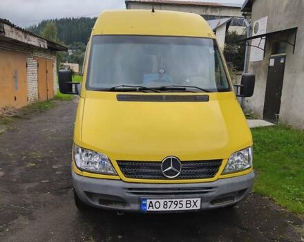 Желтый Мерседес Sprinter, объемом двигателя 2.2 л и пробегом 379 тыс. км за 8000 $, фото 4 на Automoto.ua