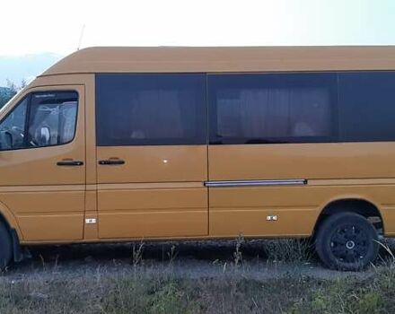 Желтый Мерседес Sprinter, объемом двигателя 2.1 л и пробегом 650 тыс. км за 7100 $, фото 3 на Automoto.ua