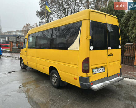 Желтый Мерседес Sprinter, объемом двигателя 2.2 л и пробегом 300 тыс. км за 9900 $, фото 5 на Automoto.ua