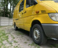 Желтый Мерседес Sprinter, объемом двигателя 2.15 л и пробегом 490 тыс. км за 9500 $, фото 2 на Automoto.ua