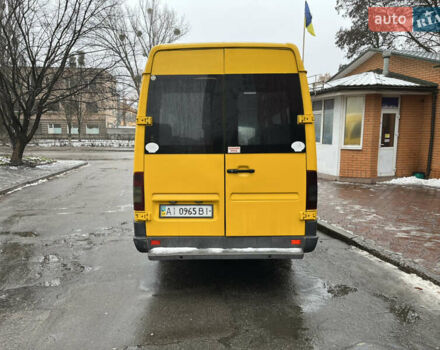 Желтый Мерседес Sprinter, объемом двигателя 2.2 л и пробегом 300 тыс. км за 9900 $, фото 2 на Automoto.ua